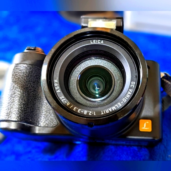 Panasonic LUMIX DMC-FZ5 Leica Lens Digital Camera | 5MP 12x Optical Zoom  BUNDLE - Picture 4 of 7